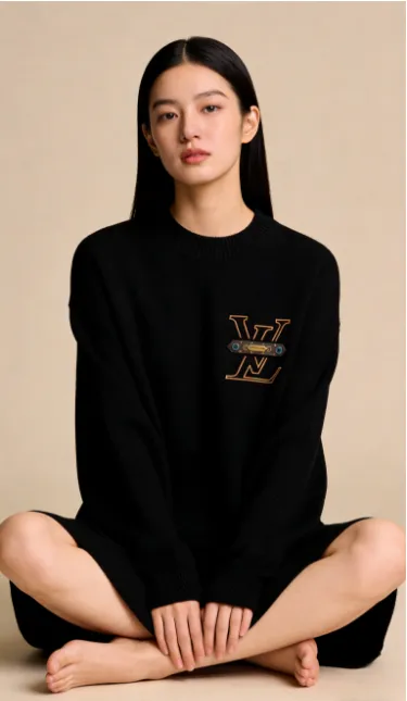 Louis Vuitton/Louis Vuitton chest old pattern leather crew neck sweater